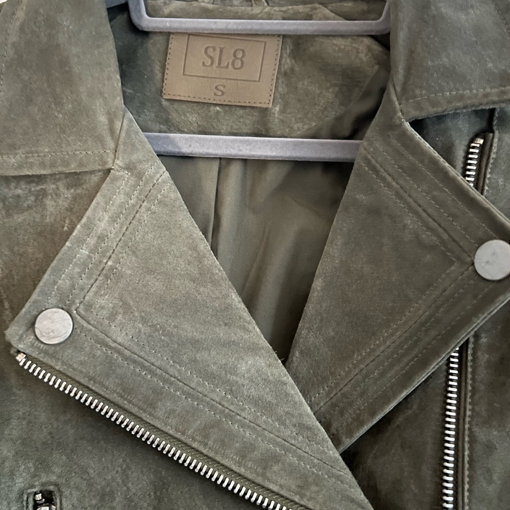 SL8 BlankNYC Moss Green Suede Leather Moto Jacket Zip Crop. EUC. Size small. - Picture 5 of 8